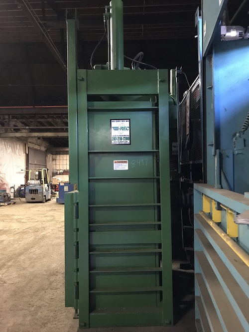 8497 4 Piqua 6030 7 in Cyl Vertical Downstroke Baler